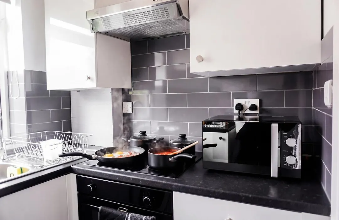 Spacious 3Br Family Home Near Coop Live And Etihad Stadium - Free Parking!-1