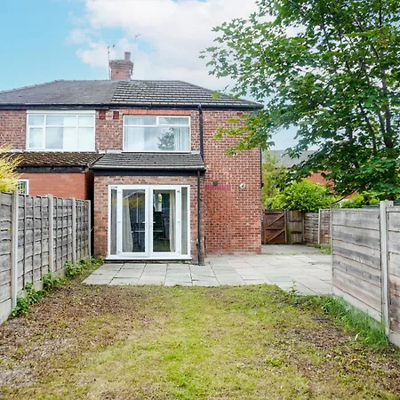 Spacious 3Br Family Home Near Coop Live And Etihad Stadium - Free Parking!-2